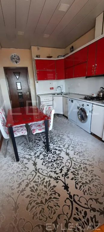 Satılır, köhnə tikili