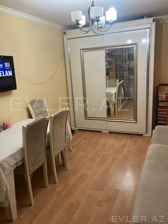 Satılır, köhnə tikili