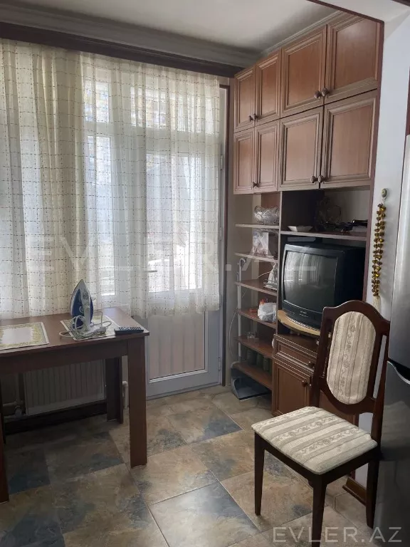 Satılır, köhnə tikili