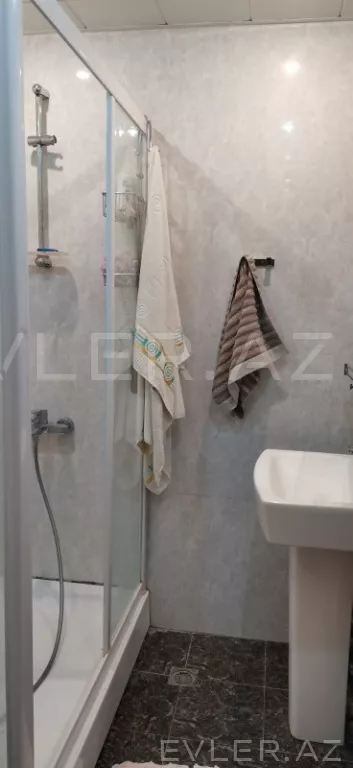 Satılır, köhnə tikili