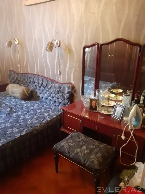 Satılır, köhnə tikili