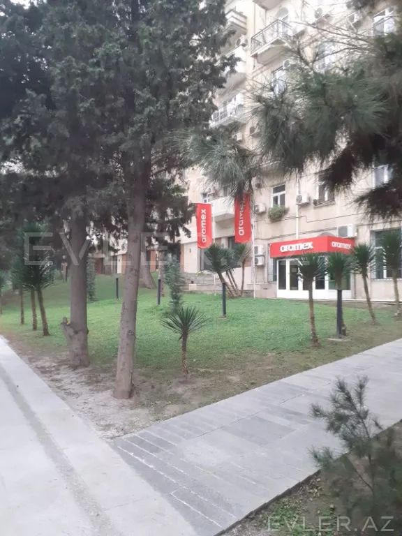 Satılır, köhnə tikili