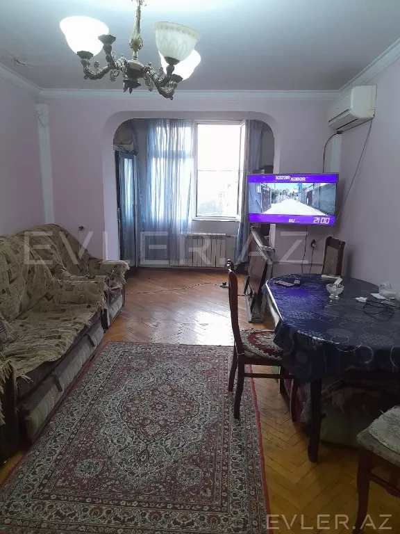 Satılır, köhnə tikili