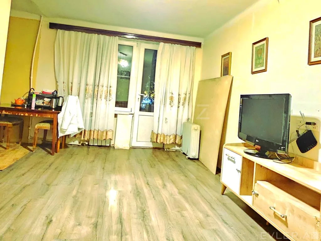 Satılır, köhnə tikili
