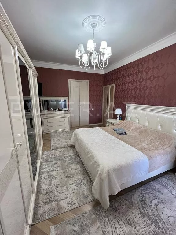 Satılır, köhnə tikili