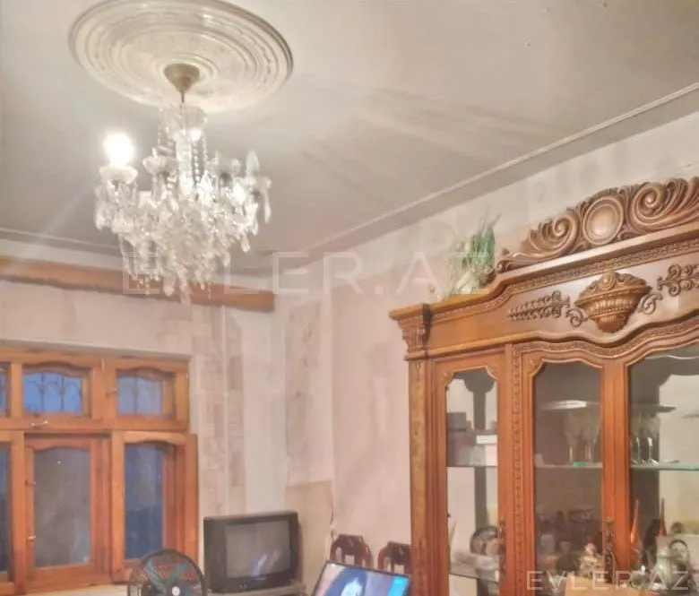 Satılır, köhnə tikili