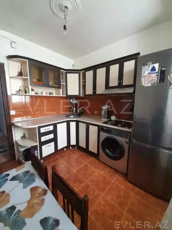 Satılır, köhnə tikili