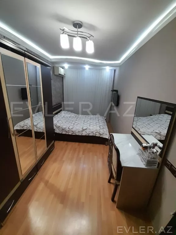 Satılır, köhnə tikili