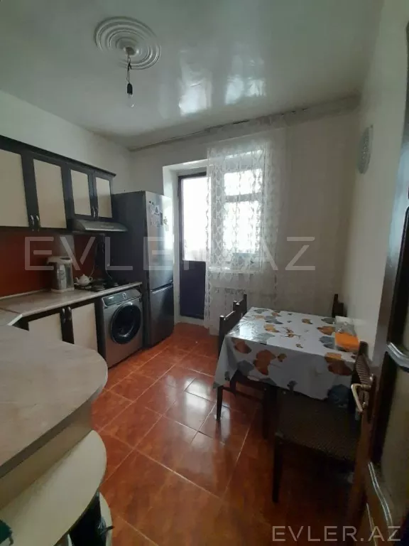 Satılır, köhnə tikili