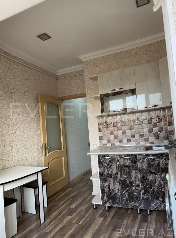 Aylıq, köhnə tikili