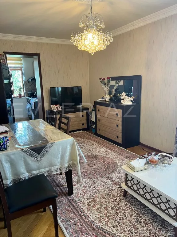 Satılır, köhnə tikili