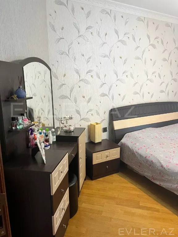 Satılır, köhnə tikili