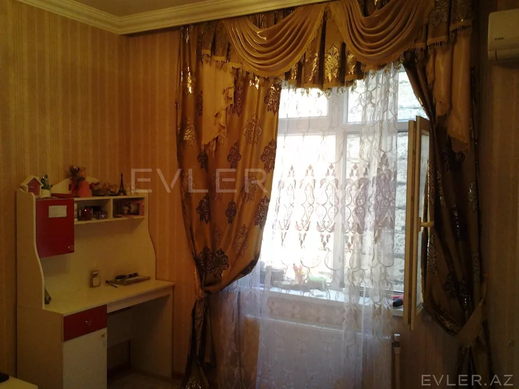 Satılır, həyət evi/villa