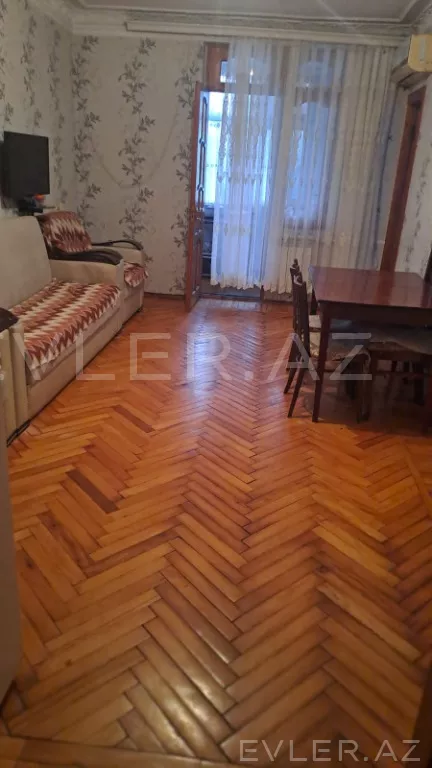 Satılır, köhnə tikili