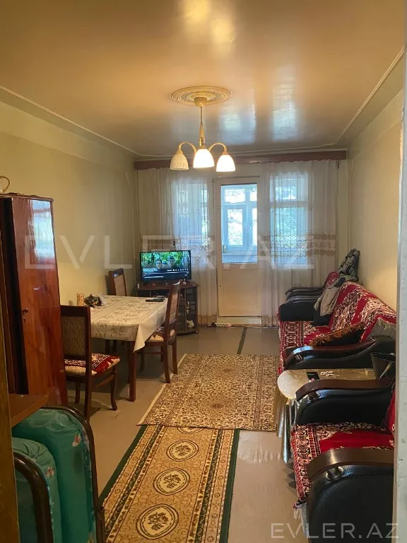Satılır, köhnə tikili