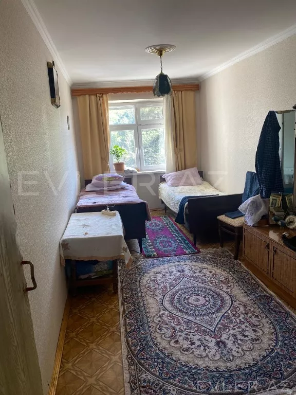 Satılır, köhnə tikili