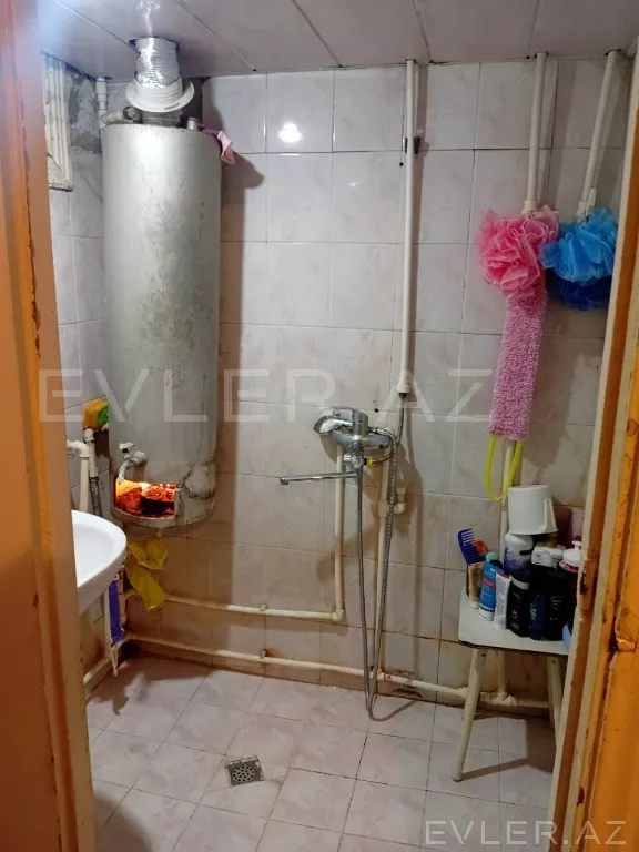Satılır, köhnə tikili