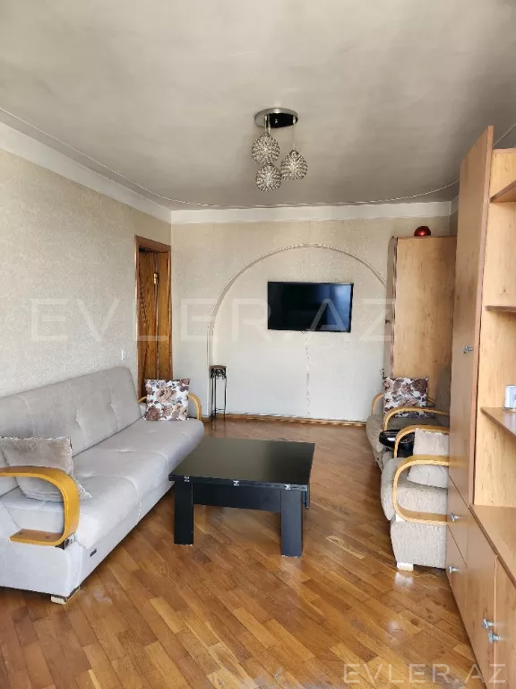 Satılır, köhnə tikili