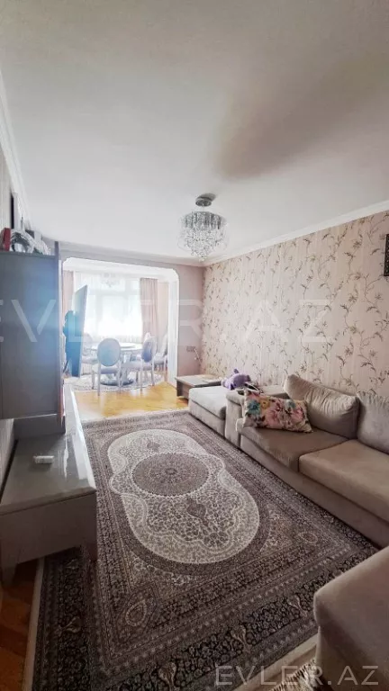 Satılır, köhnə tikili