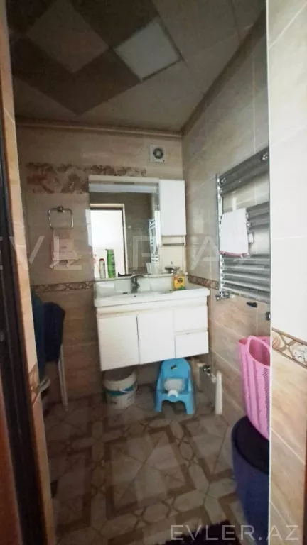 Satılır, köhnə tikili
