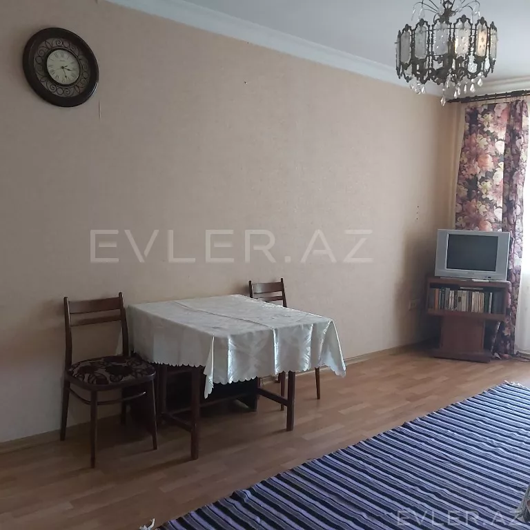 Aylıq, köhnə tikili
