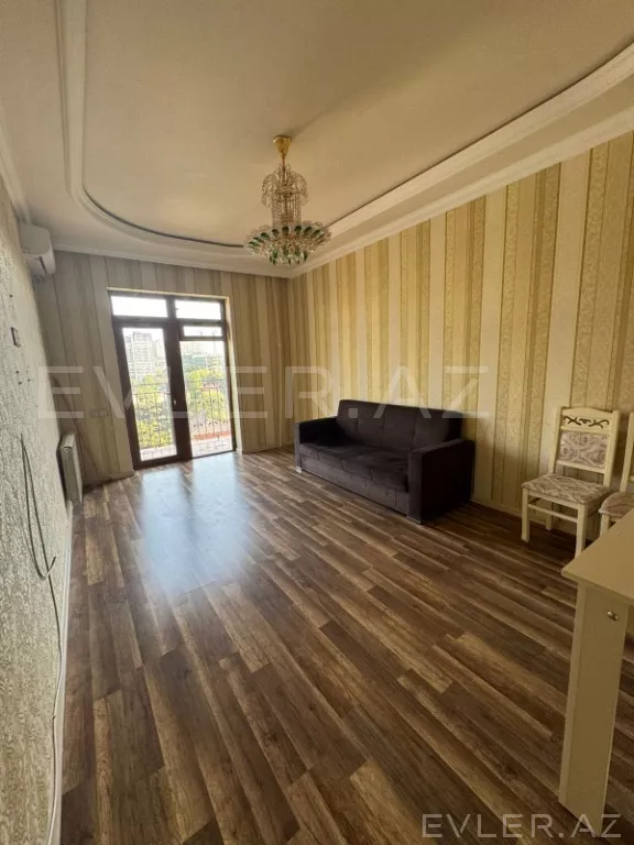 Aylıq, köhnə tikili