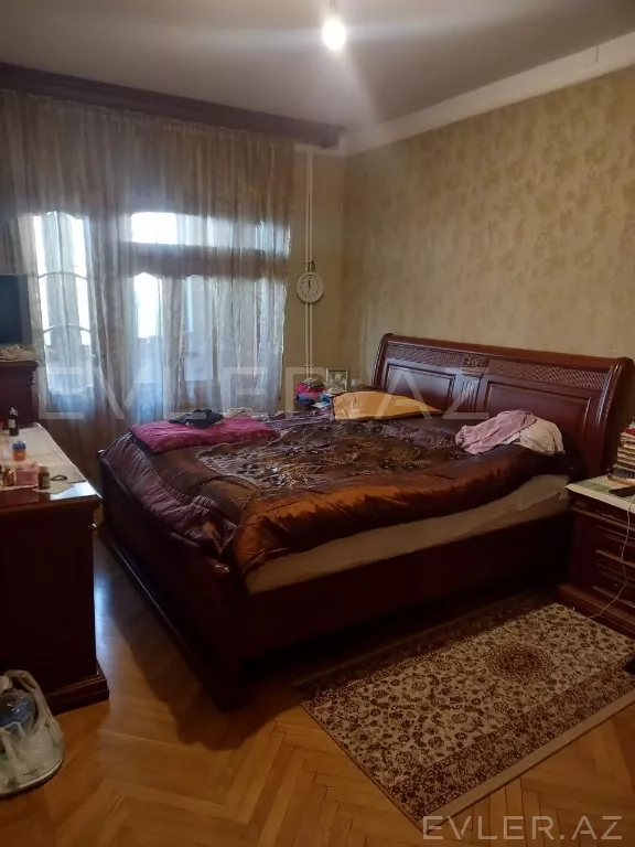 Satılır, köhnə tikili