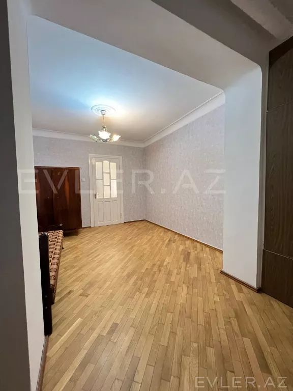 Satılır, köhnə tikili