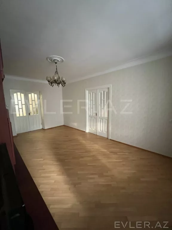 Satılır, köhnə tikili