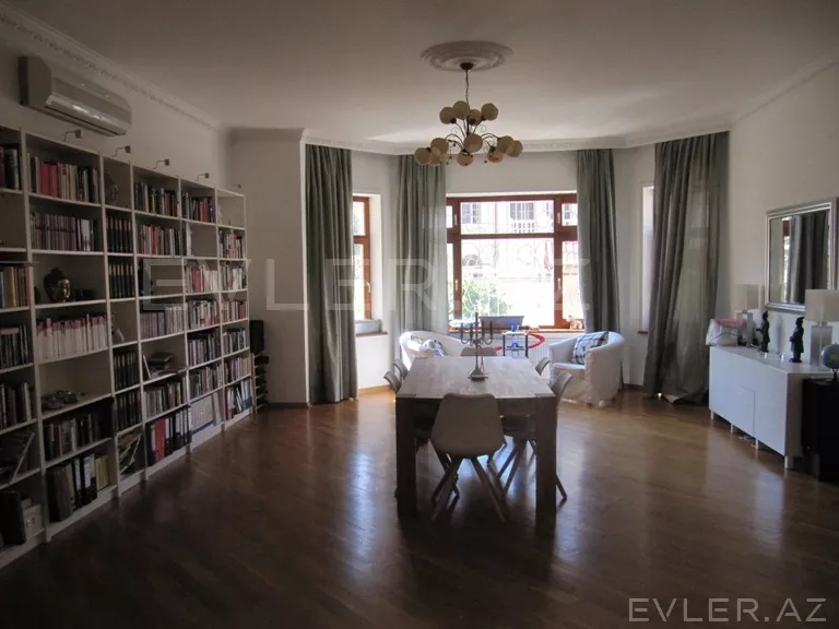 Satılır, həyət evi/villa