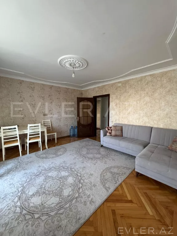 Satılır, köhnə tikili