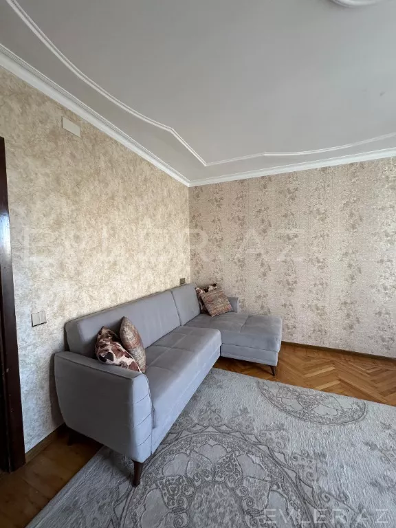 Satılır, köhnə tikili