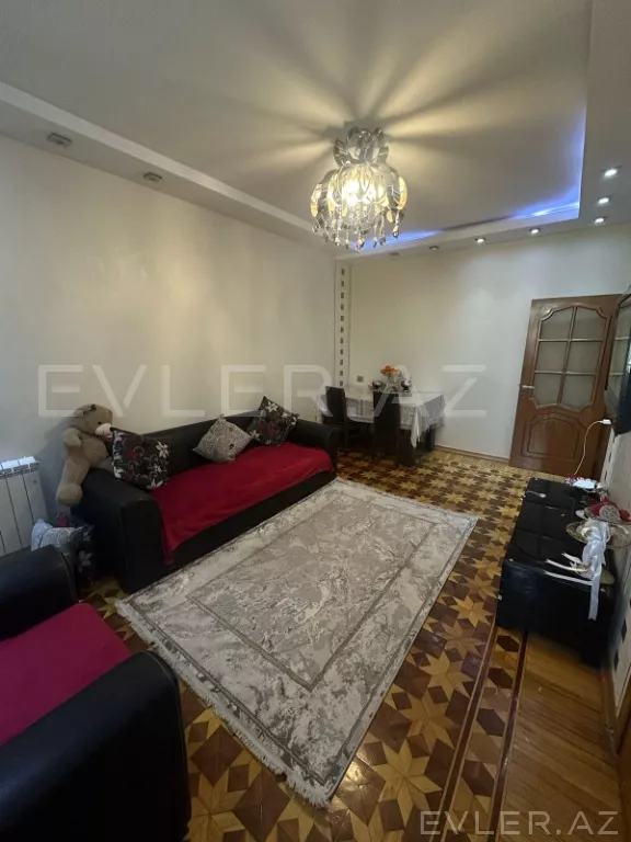 Satılır, köhnə tikili