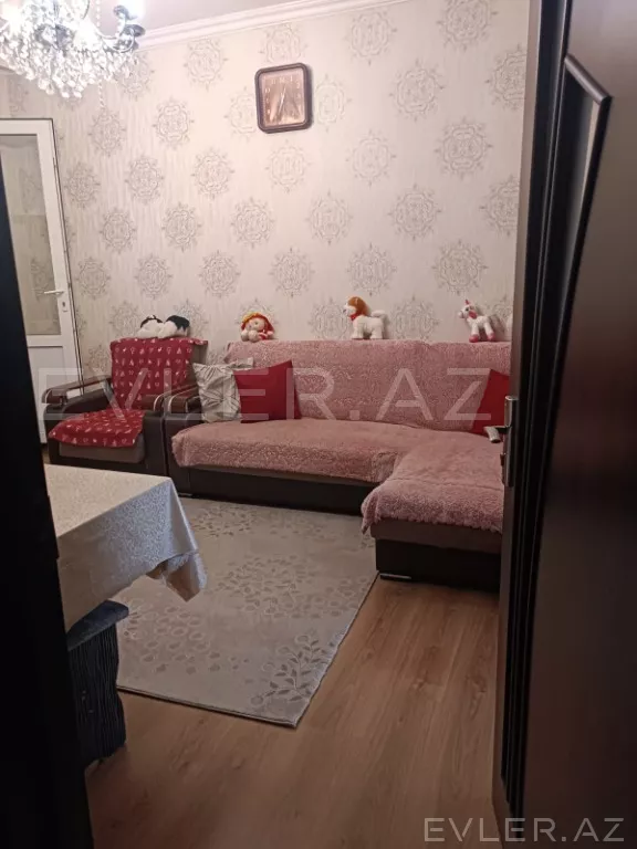 Satılır, köhnə tikili