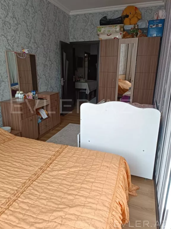 Satılır, köhnə tikili
