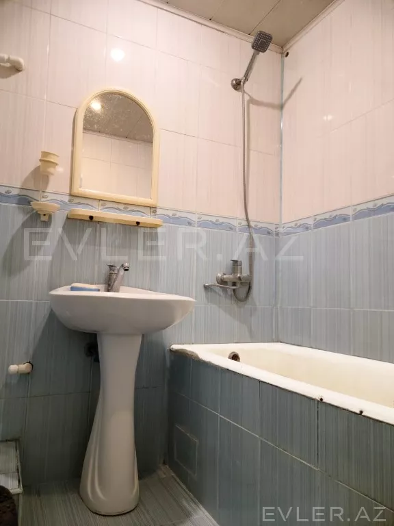 Satılır, köhnə tikili