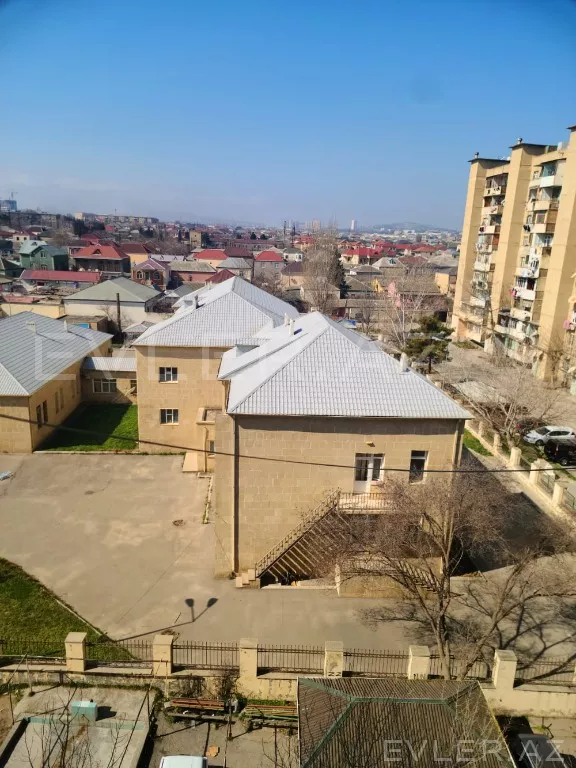 Satılır, köhnə tikili