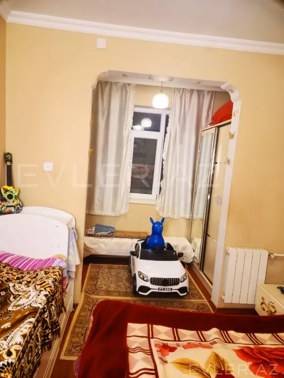 Satılır, köhnə tikili