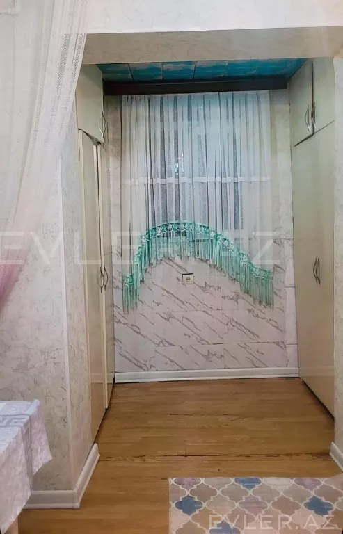 Satılır, köhnə tikili