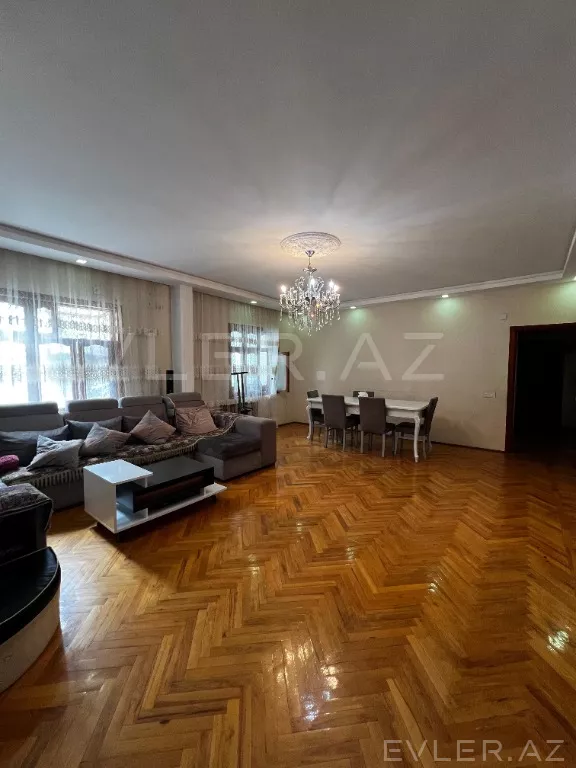Satılır, köhnə tikili