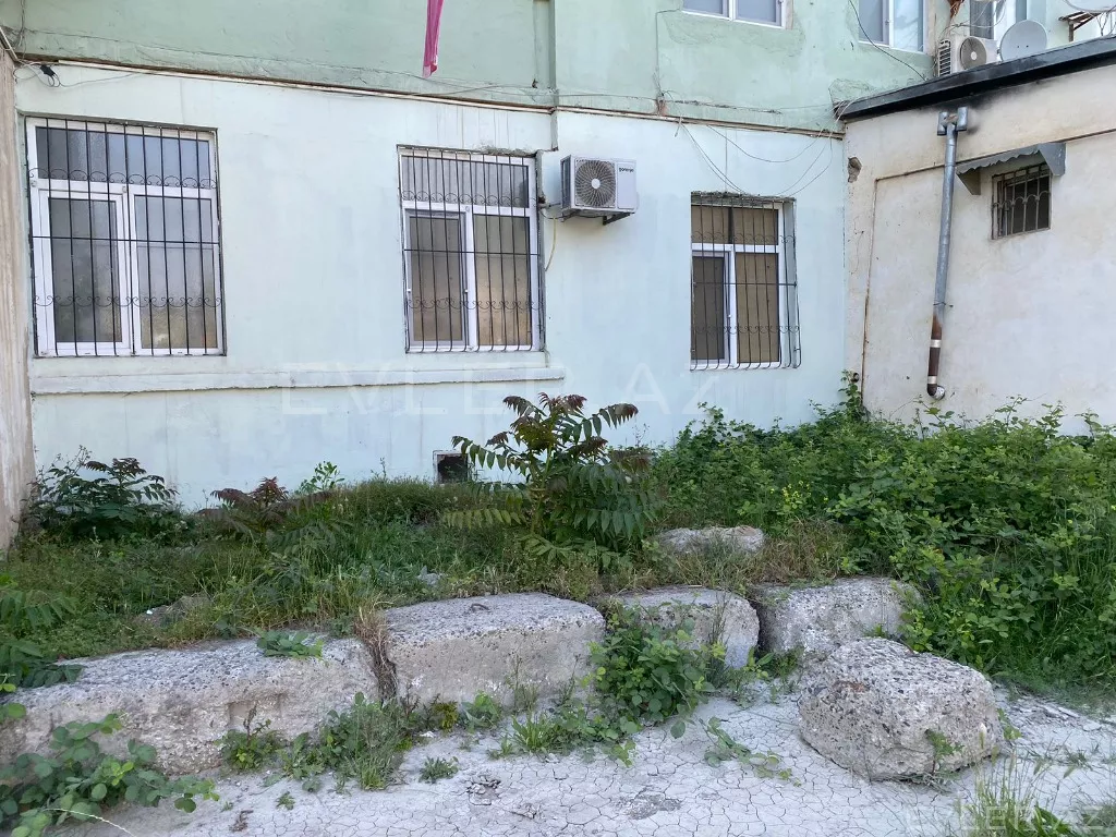 Satılır, köhnə tikili