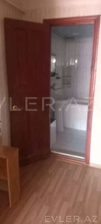 Aylıq, köhnə tikili