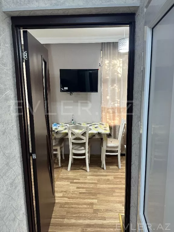 Satılır, köhnə tikili