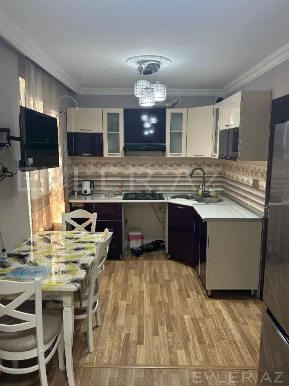 Satılır, köhnə tikili