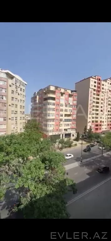 Satılır, köhnə tikili
