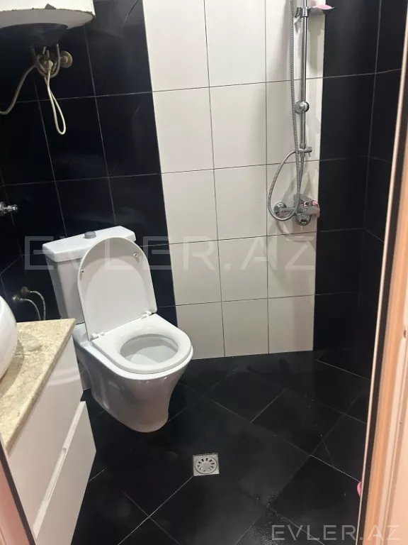 Satılır, köhnə tikili
