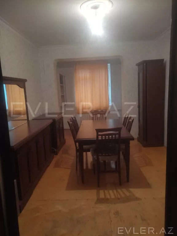 Satılır, köhnə tikili
