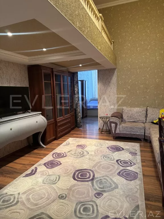 Aylıq, köhnə tikili