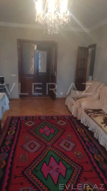 Satılır, köhnə tikili