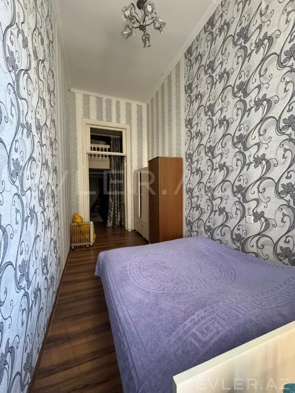 Aylıq, köhnə tikili